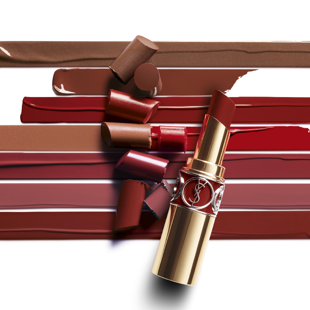 Yves Saint Laurent Rouge Volupté Shine Rouge à lèvres alliant couleur, soin etbrillance longue tenue.
