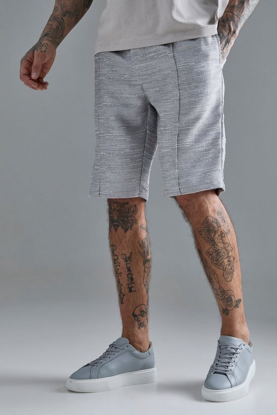 Tall strukturierte Shorts mit Naht-Detail