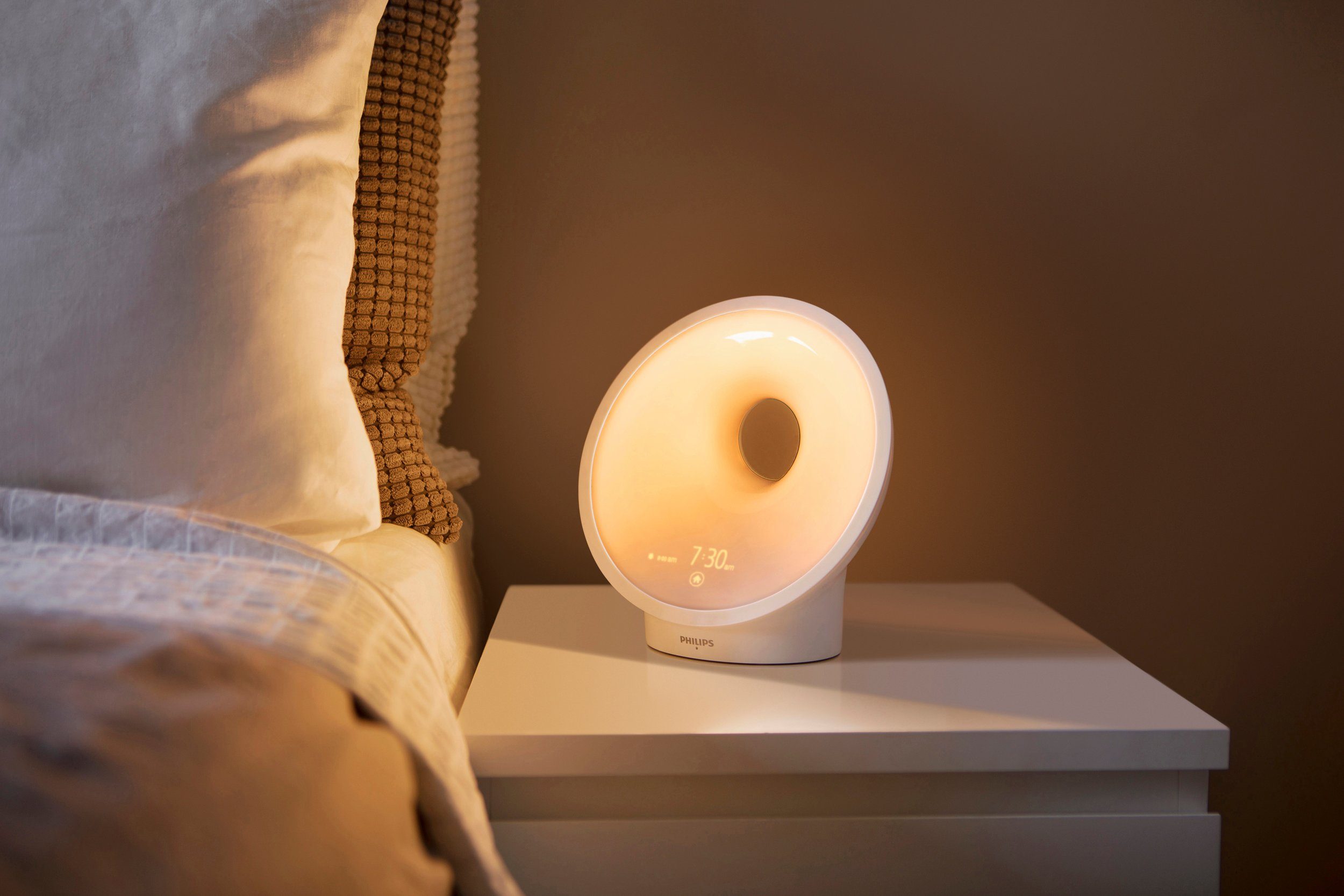 Philips Tageslichtwecker Sleep and Wake-up Light HF3650/01 mit simulierten Sonnenauf-und-Sonnenuntergang, 7 Wecktönen, UKW-Radio