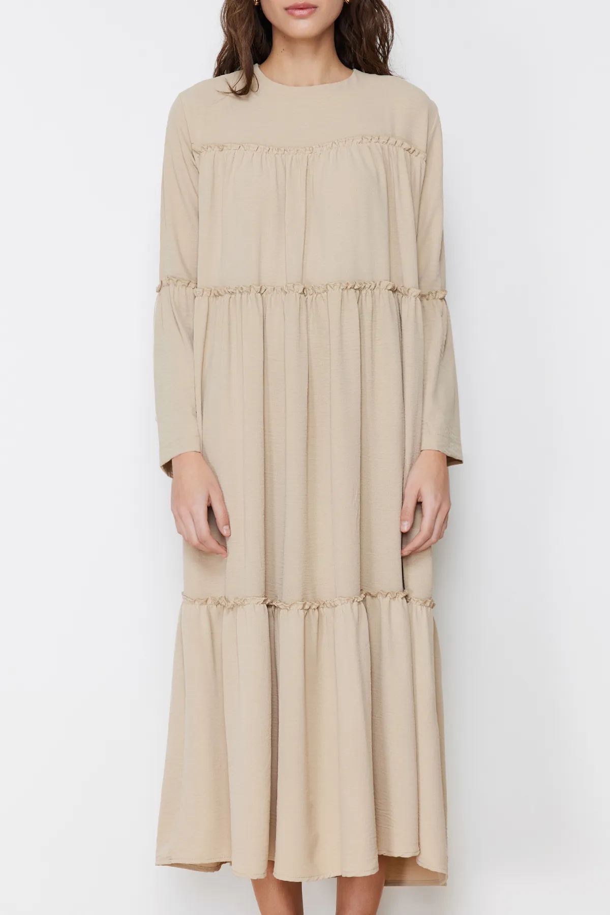 Trendyol Modest  Beigefarbenes Webkleid mit Paspelierung und detailliertem Muster TCTSS24EB00089