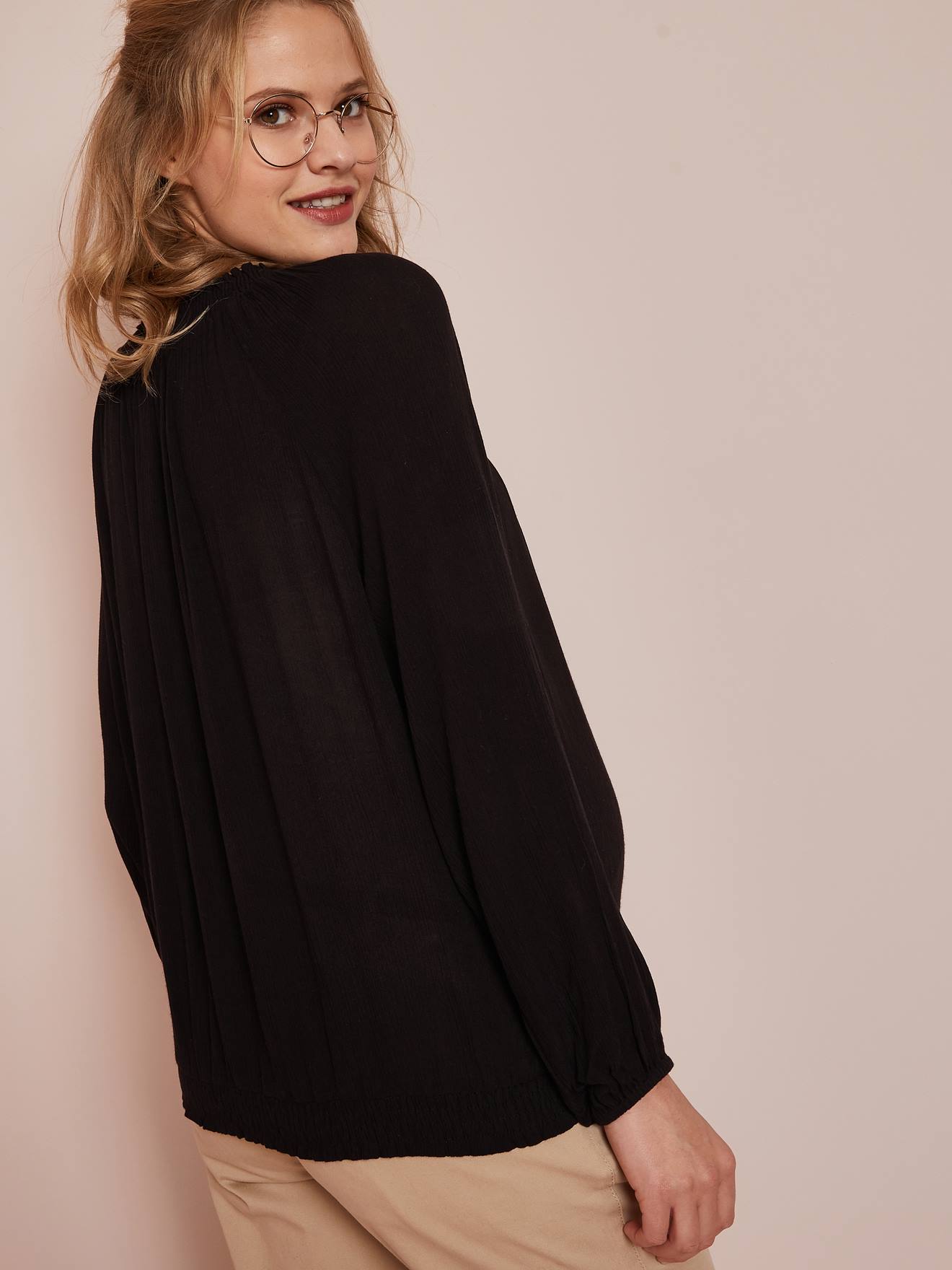 Blouse de grossesse smockée avec broderie noir