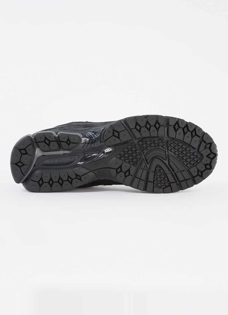 Zamszowe buty sportowe New Balance 2002R z detalami z siateczki