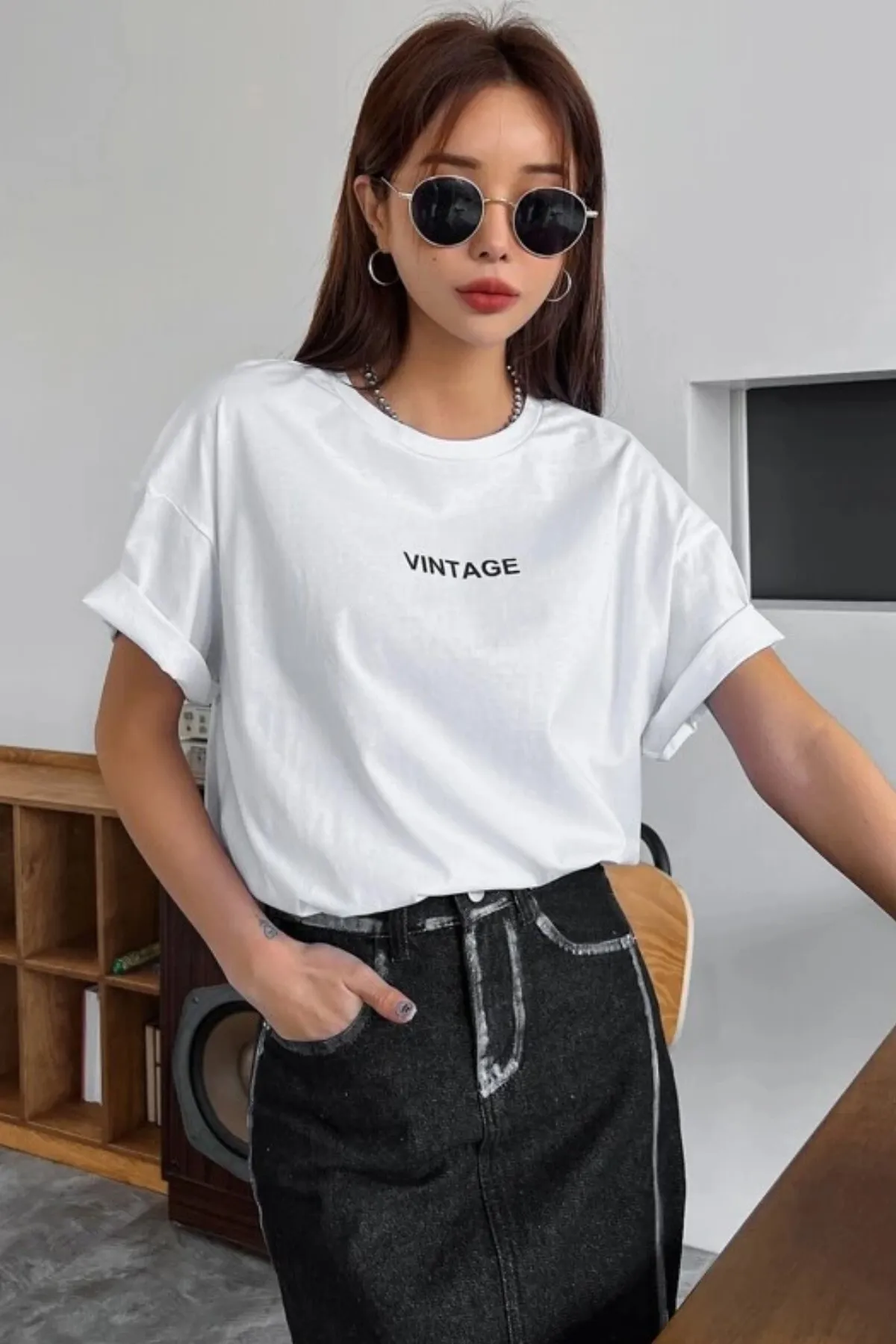MODAGEN  Weißes Unisex-T-Shirt in Übergröße mit Vintage-Print