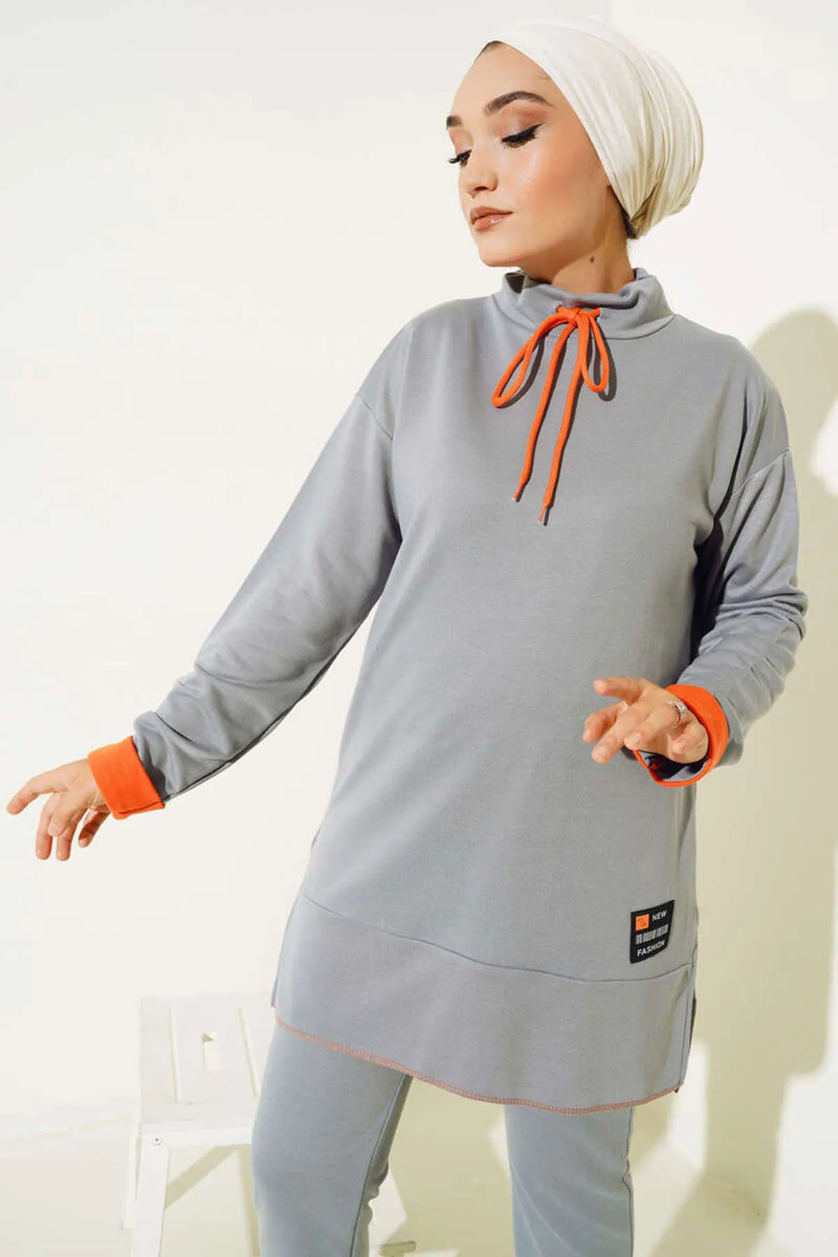 VOLT CLOTHİNG  Damen-Doppelanzug mit Barcode-Emblem