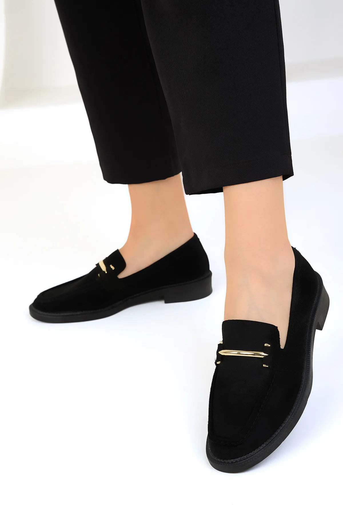 SOHO  Schwarze Wildleder-Gold Damen Freizeitschuhe 18339
