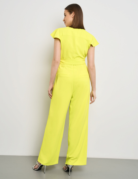 Fließender Jumpsuit mit Bindegürtel