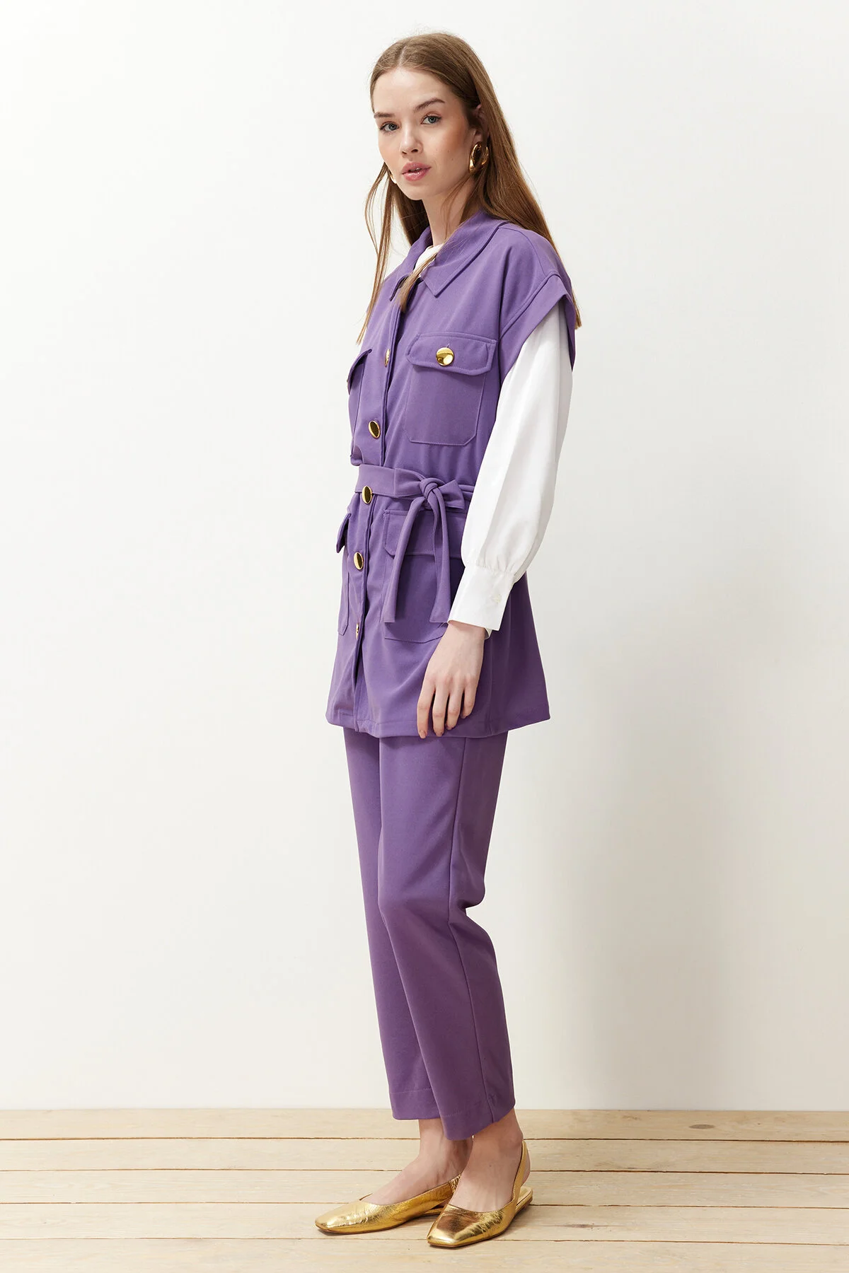 Trendyol Modest  Lila-goldener Strickanzug mit Weste und Hose und Knöpfen TCTAW22US0062