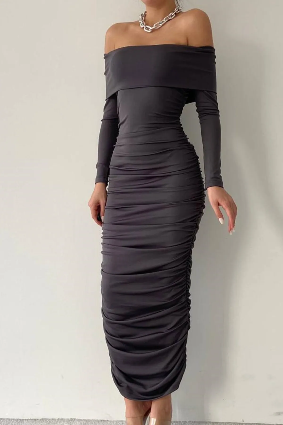 vuvutasarım  Flexibles, sandiges Stoffkleid, trägerloser Kragen, Midilänge, Bleistiftschnitt, langärmliges Anthrazitkleid 189