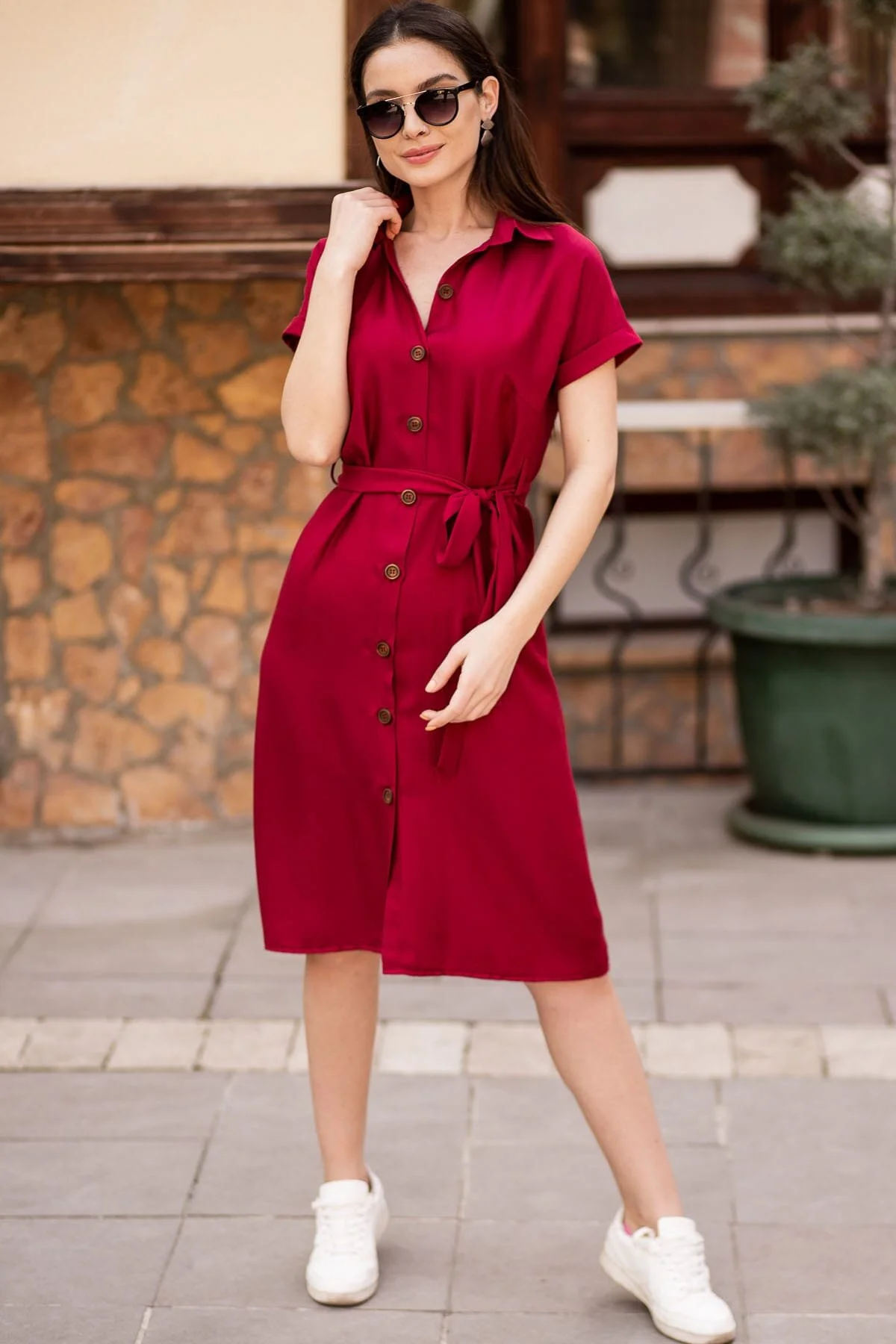 armonika  Burgunderrotes, kurzärmliges Hemdkleid mit Taillengürtel für Damen ARM-19Y001068