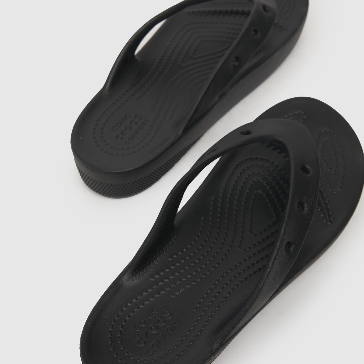 Klasické sandály Crocs na platformě v černé barvě
