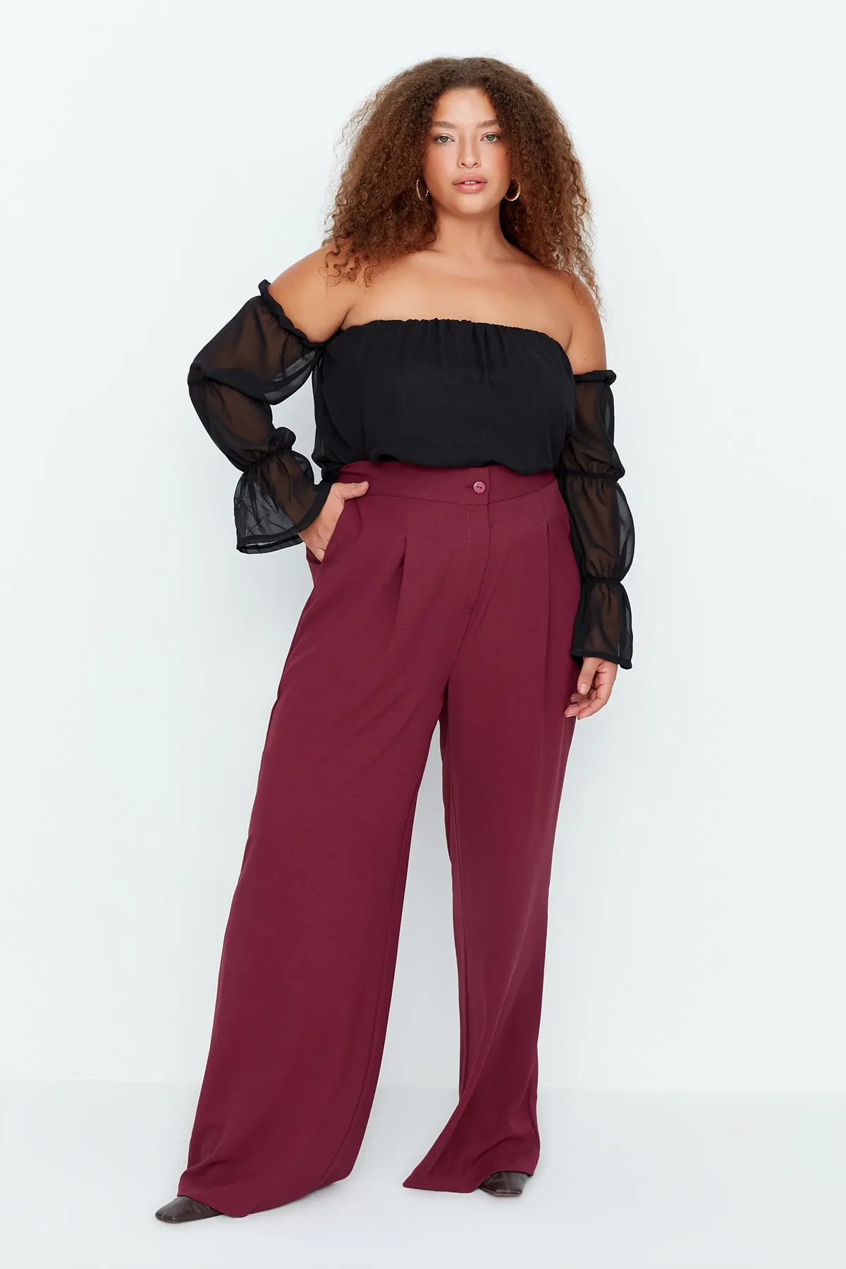 Trendyol Curve  Burgunderrote gewebte Hose mit hoher Taille und Falten TBBSS22PL0448