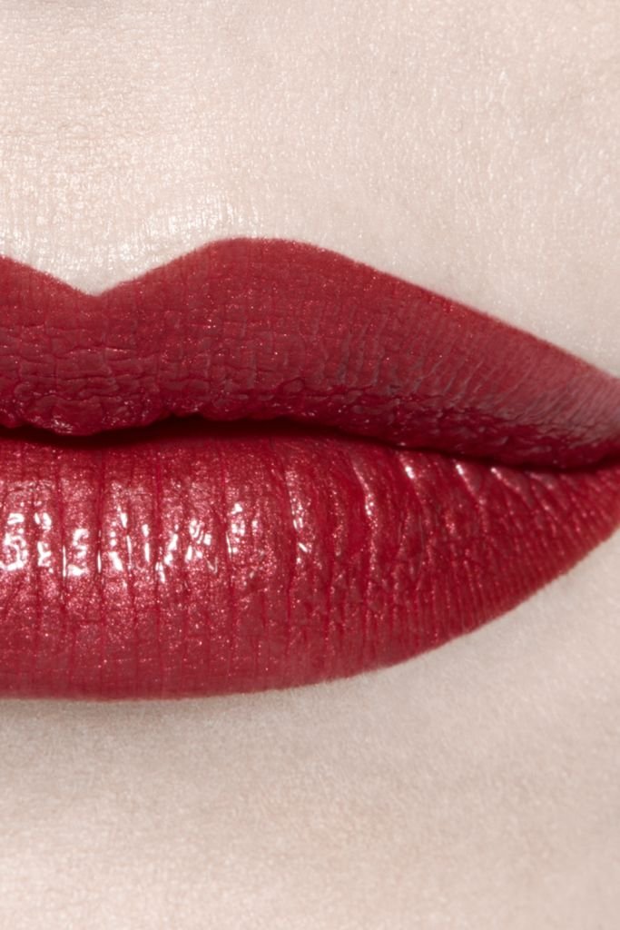 CHANEL ROUGE COCO BLOOM DER FEUCHTIGKEITSSPENDENDE, AUFPOLSTERNDE, HOCHGLÄNZENDE, FARBINTENSIVE LIPPENSTIFT MIT LANGEM HALT