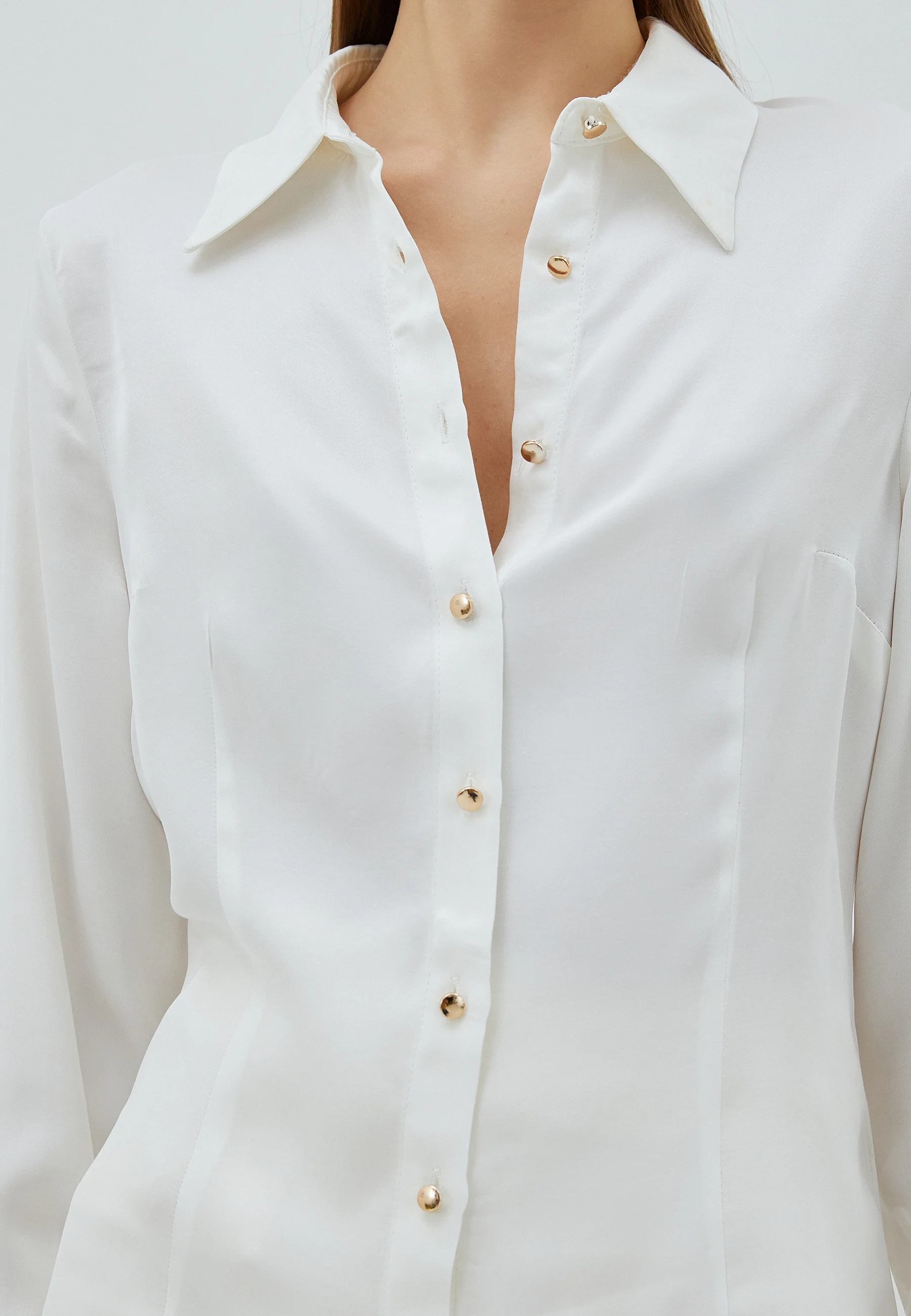 Camisa Koton con botones de metal dorado y manga larga
