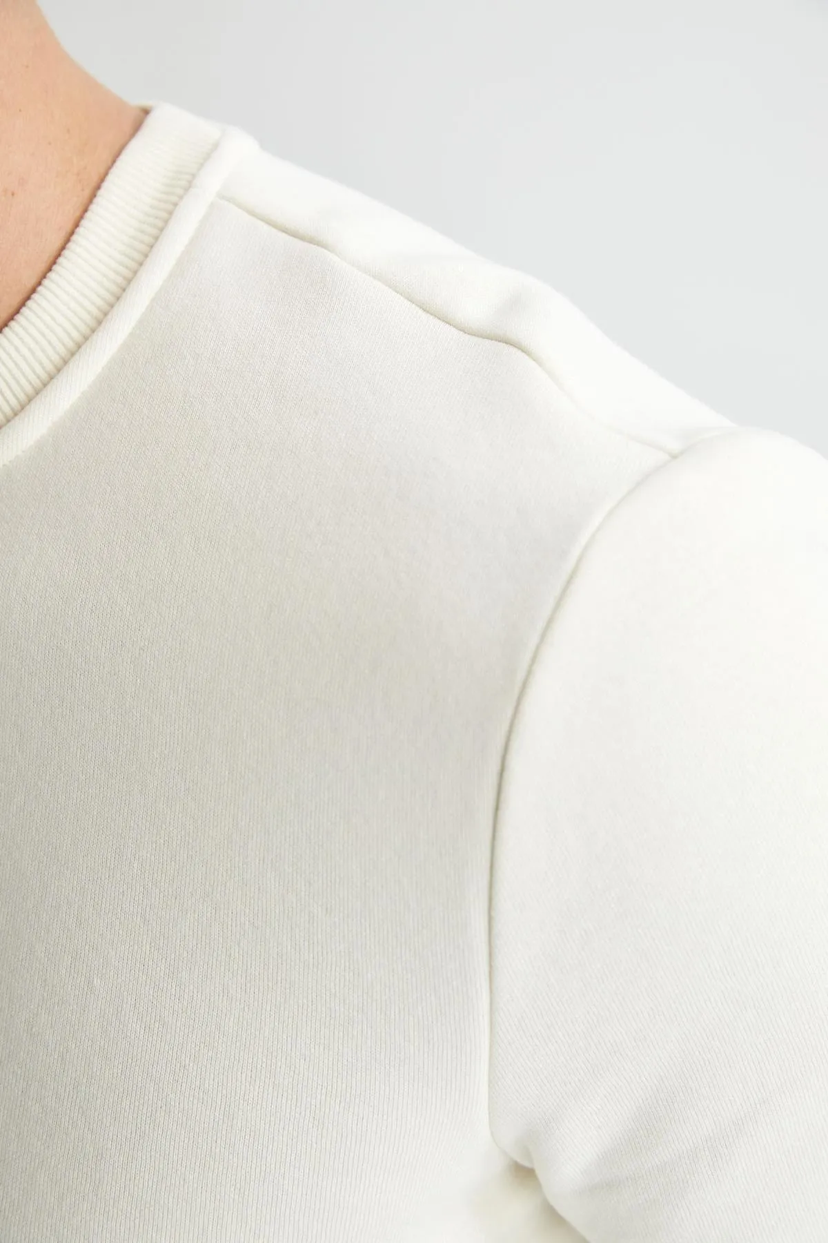 DeFacto  Basic-Sweatshirt aus Baumwolle mit normaler Passform und Rundhalsausschnitt