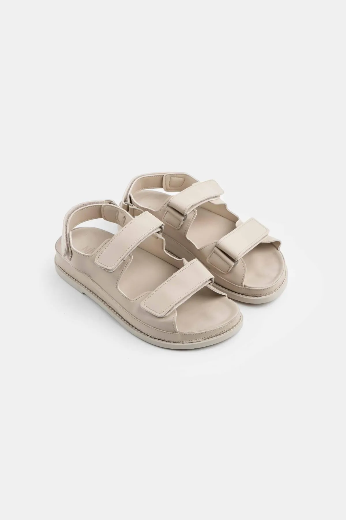 NİŞANTAŞI SHOES  Julia Beige Matte Damensandalen mit Klettverschluss und flacher Sohle