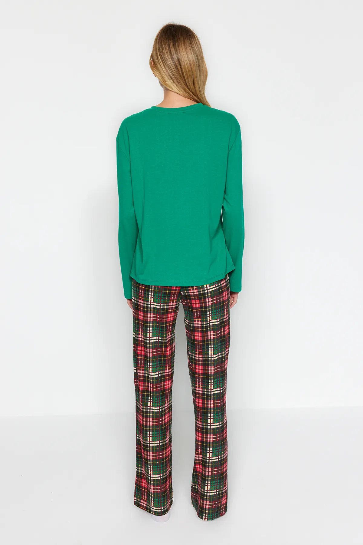Trendyol Collection  Grünes Pyjama-Set aus T-Shirt und Hose mit Neujahrsmotiv, 100 % Baumwolle, THMAW24PT00059
