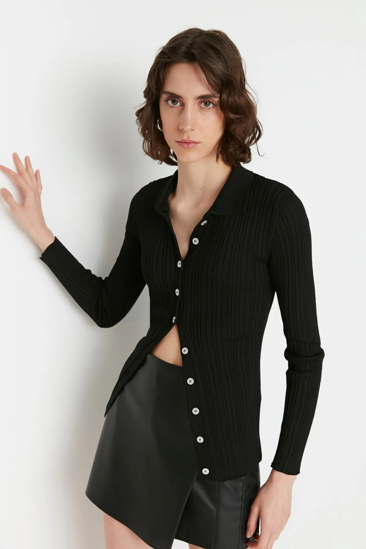 Trendyol Collection  Schwarzer Rollkragen-Strickcardigan TWOAW20HI0070