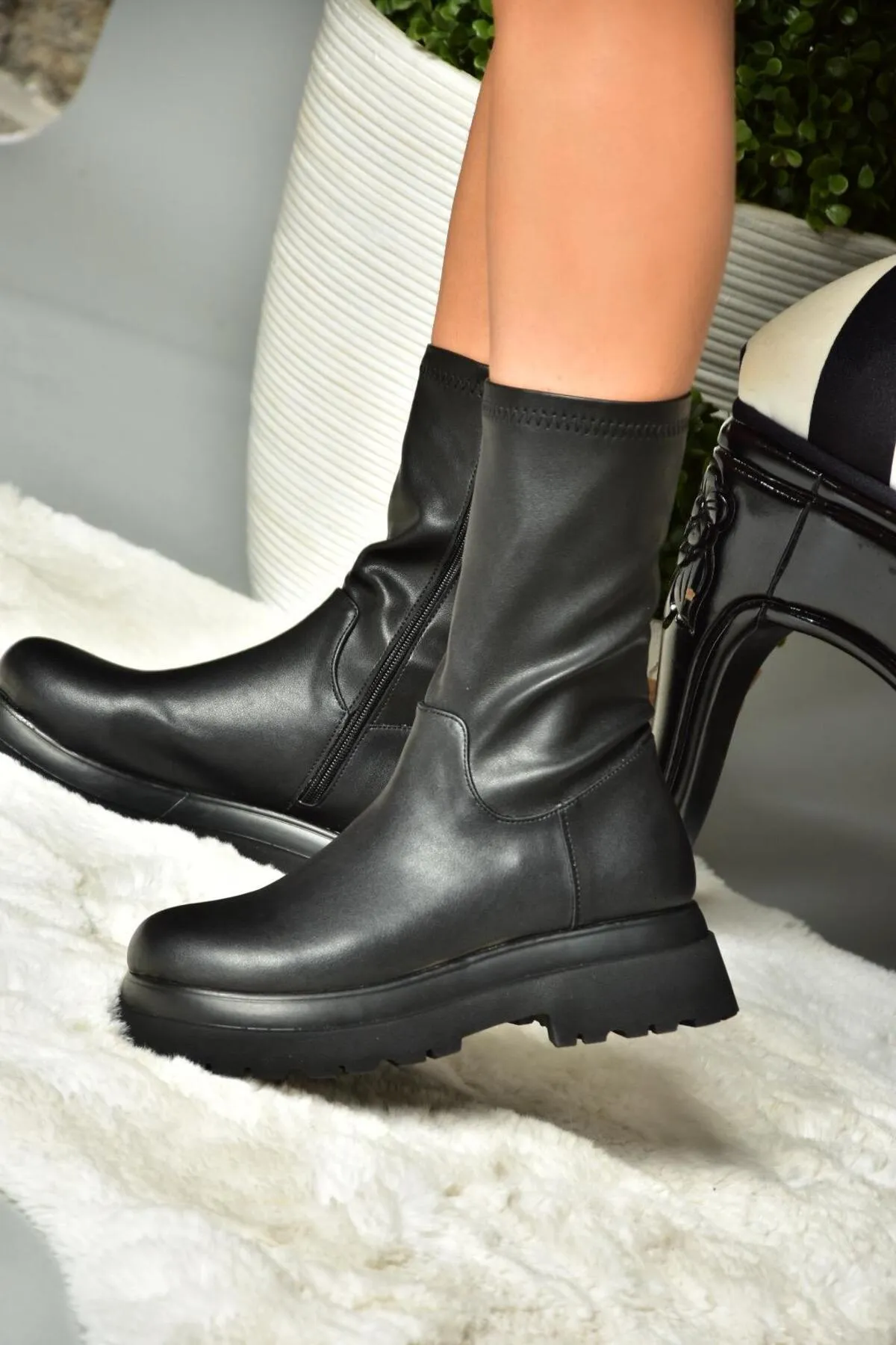 Fox Shoes  Schwarze Damenstiefel mit dicker Sohle