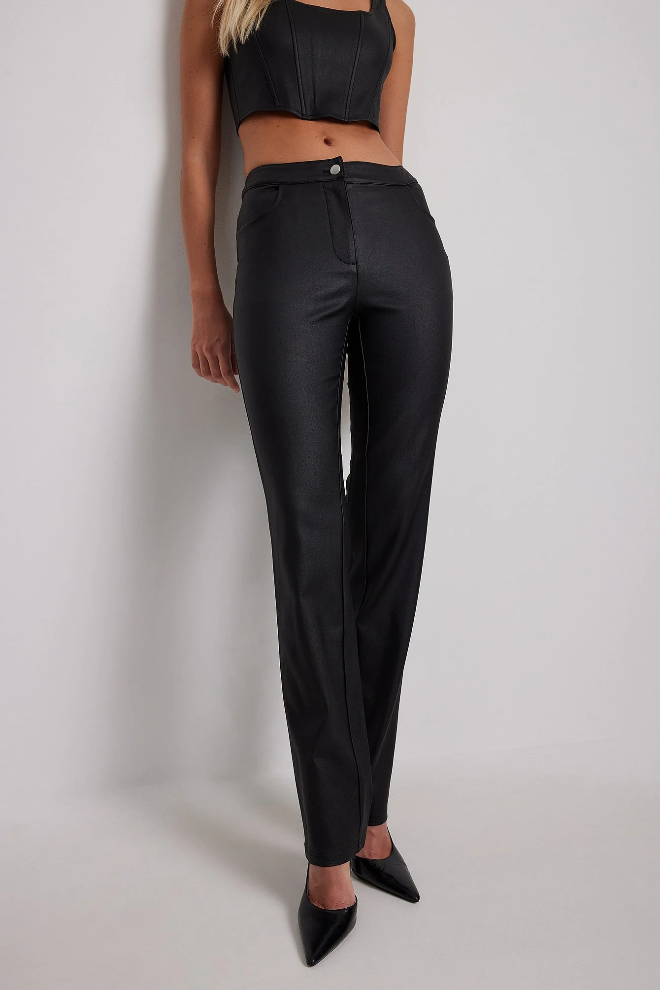 Glänzende Hose mit mittlerer Taille