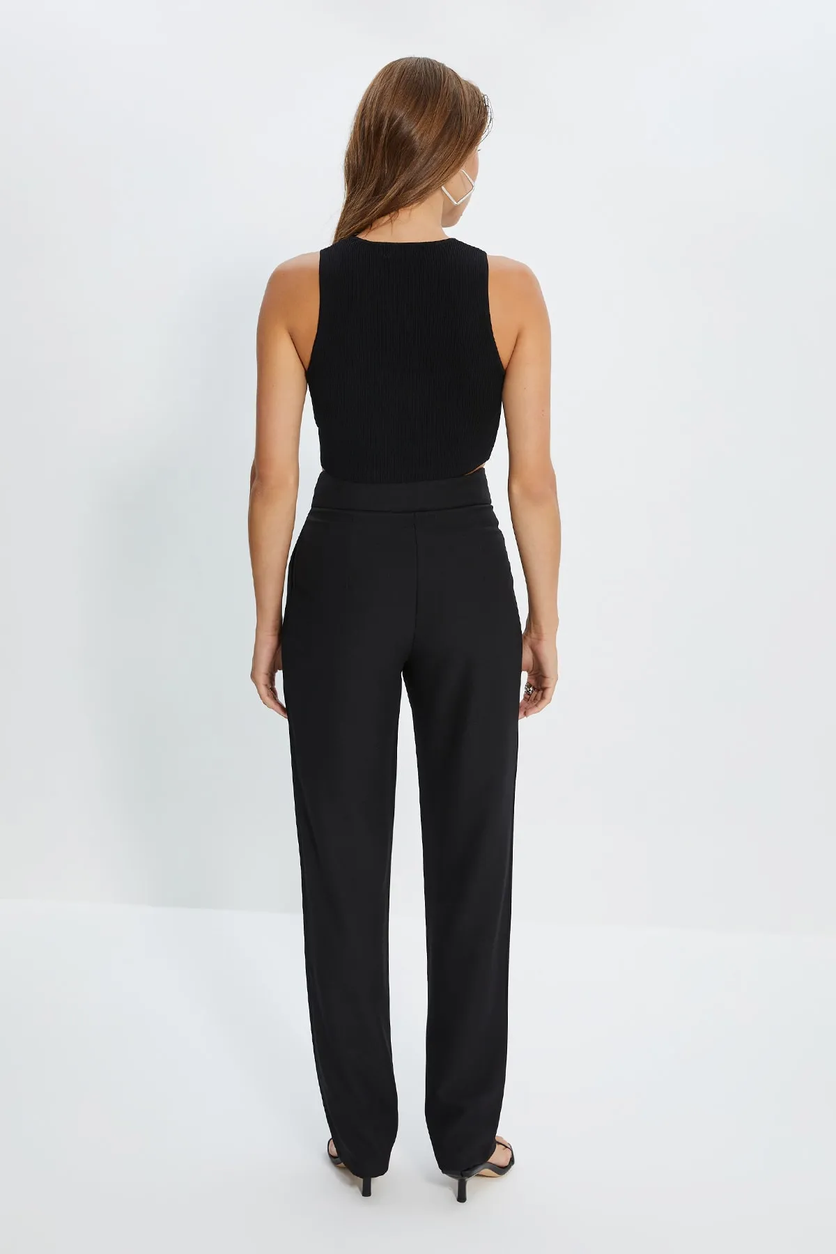 Trendyol Collection  Schwarze, gerade geschnittene, plissierte Webhose TWOSS19WX0017