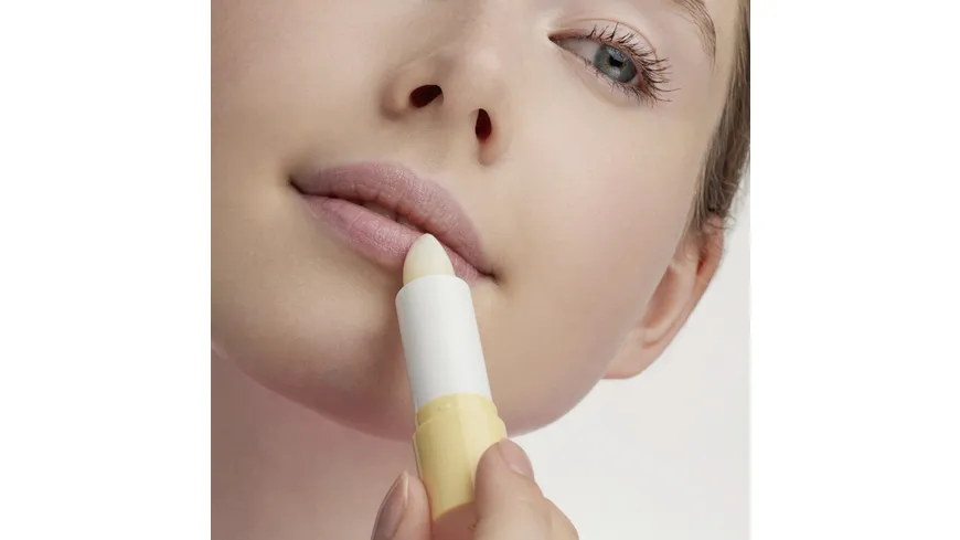 essence lip care Hydro Oil Core Balm