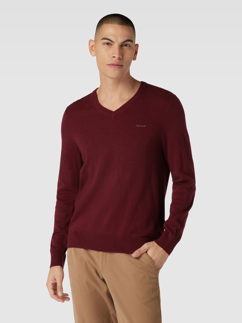 Strickpullover aus Lammwoll-Mix mit V-Ausschnitt in bordeaux rot