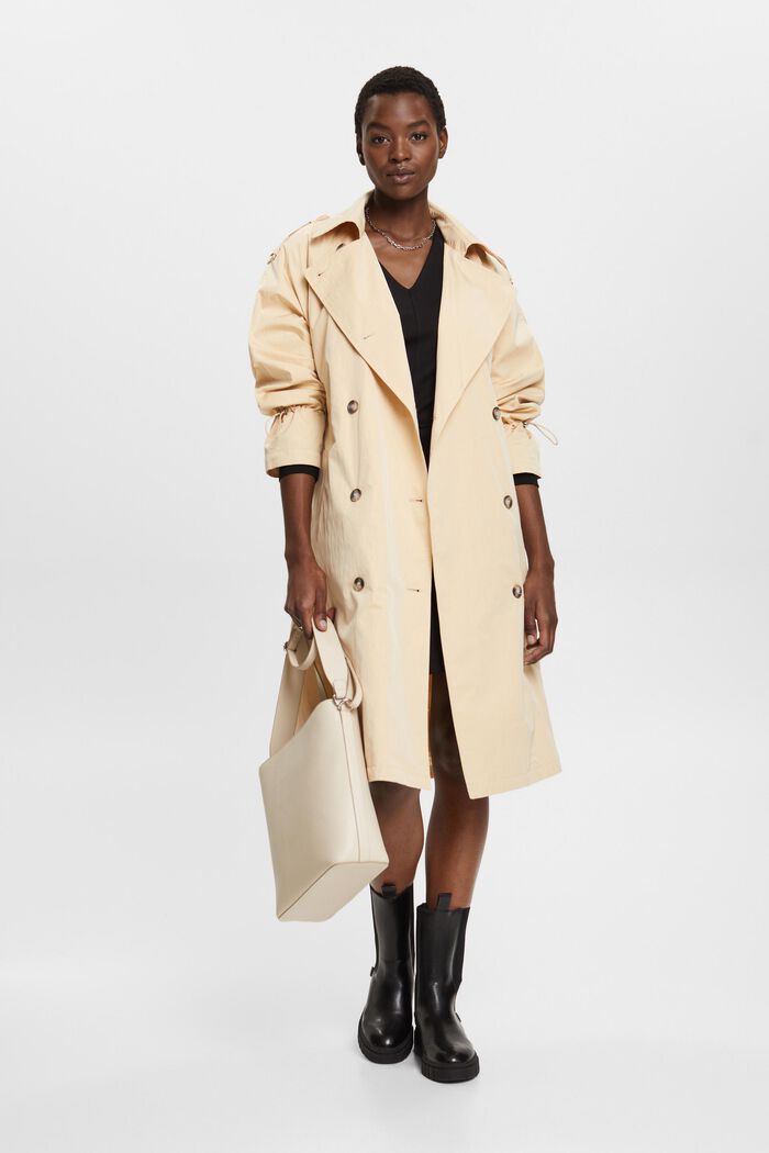 Doppelreihiger Trenchcoat mit Gürtel