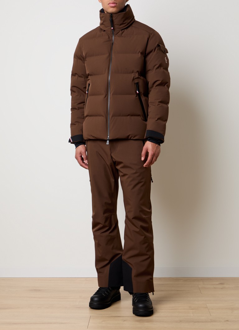 Geacă de schi Moncler Montgetech cu glugă detașabilă și buzunare cu fermoar.