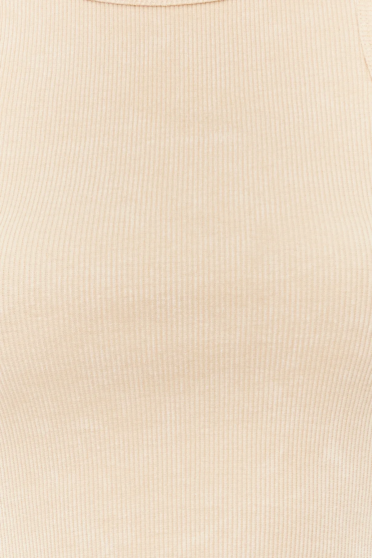 Trendyol Collection  Beigefarbenes, kurz geschnittenes Neckholder-Unterhemd aus dehnbarer Baumwolle mit Antik-/verblasstem Effekt TWOSS24AL00000
