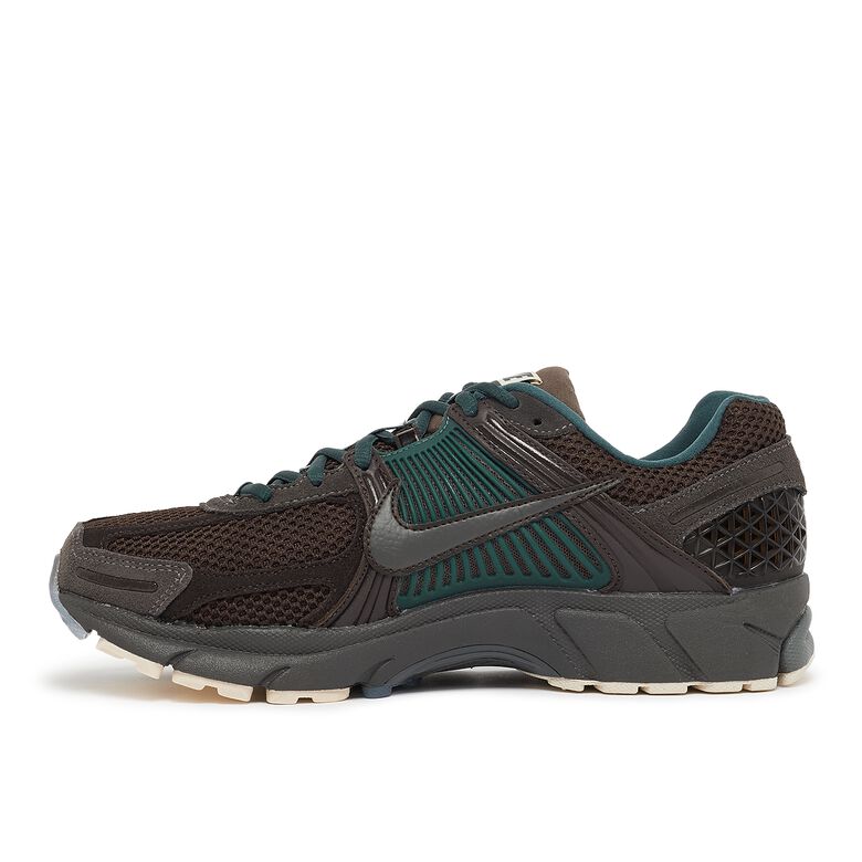 NIKE Zoom Vomero 5 