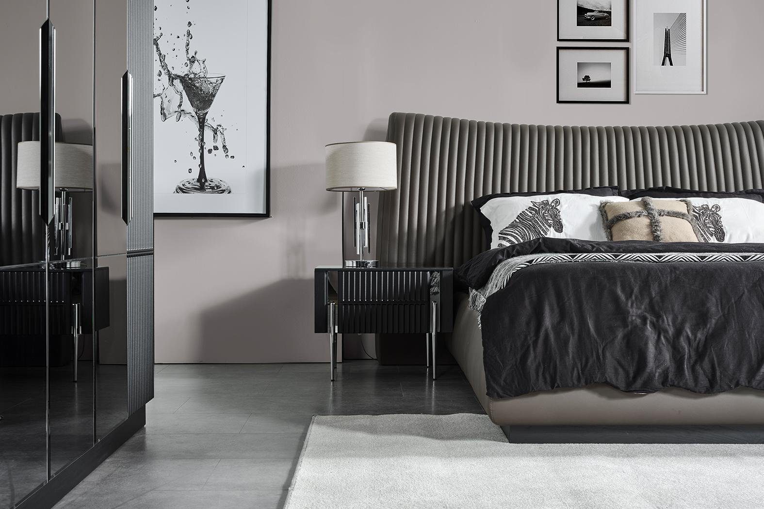 JVmoebel Schlafzimmer-Set Luxuriöses Schlafzimmer Doppelbett 2x Nachttische Kleiderschrank 4tlg, (4-St., Bett, 2x Nachttisch, Kleiderschrank), Made in Europa