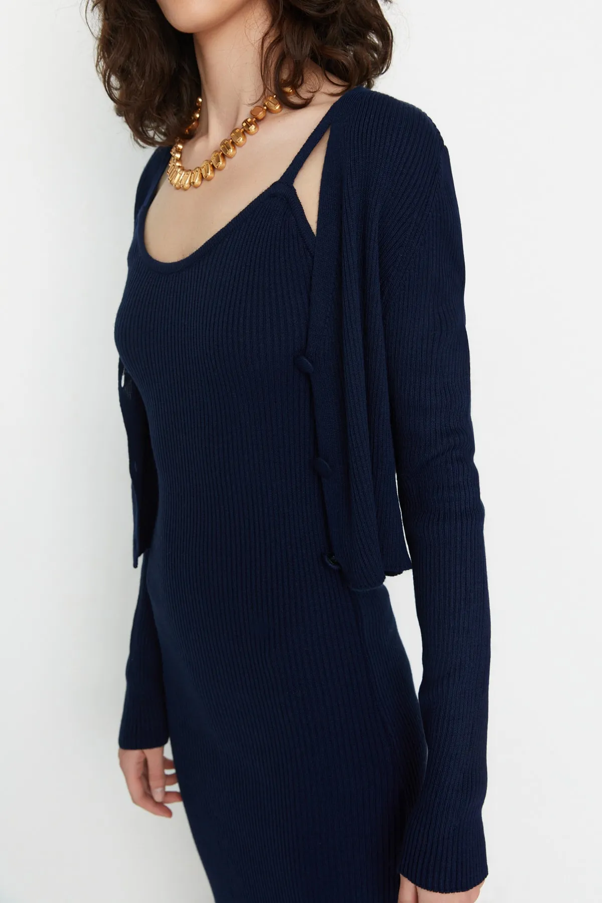 Trendyol Collection  Marineblaues, tailliertes Midi-Strick-Cardigan-Kleid-Set TWOSS21EL0208