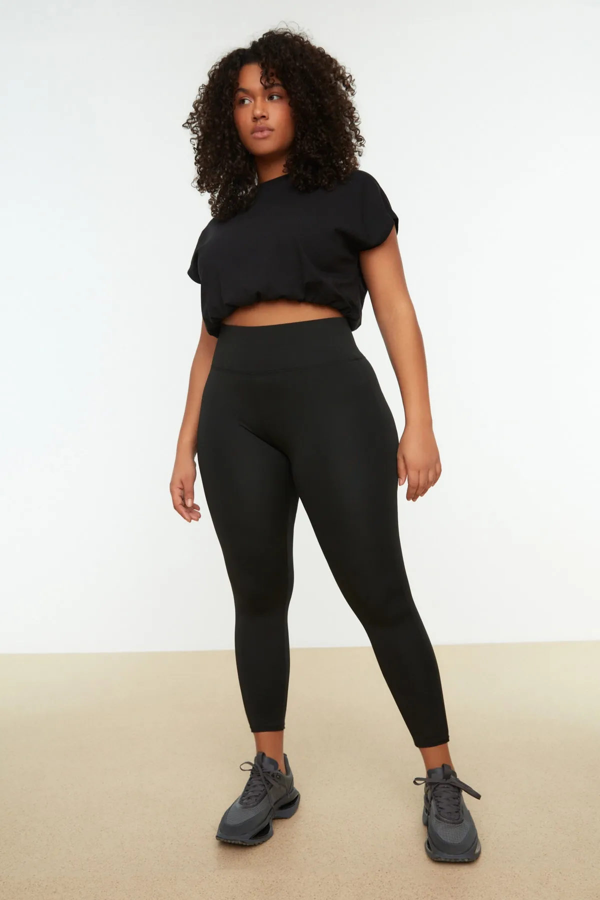 Trendyol Curve  Schwarze gestrickte Sportstrumpfhose mit Raffung TBSSS22TY0020