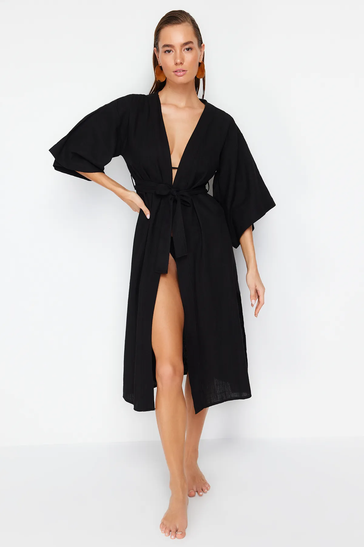 Trendyol Collection  Schwarzer Maxi-Kimono und Kaftan in gewebter Leinenoptik mit Gürtel TBESS23KM00058