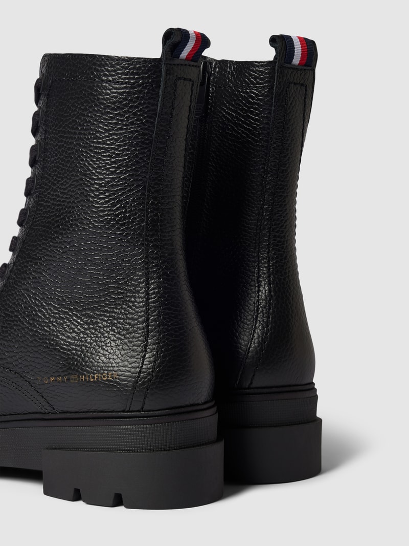 Schnürboots aus echtem Leder in schwarz
