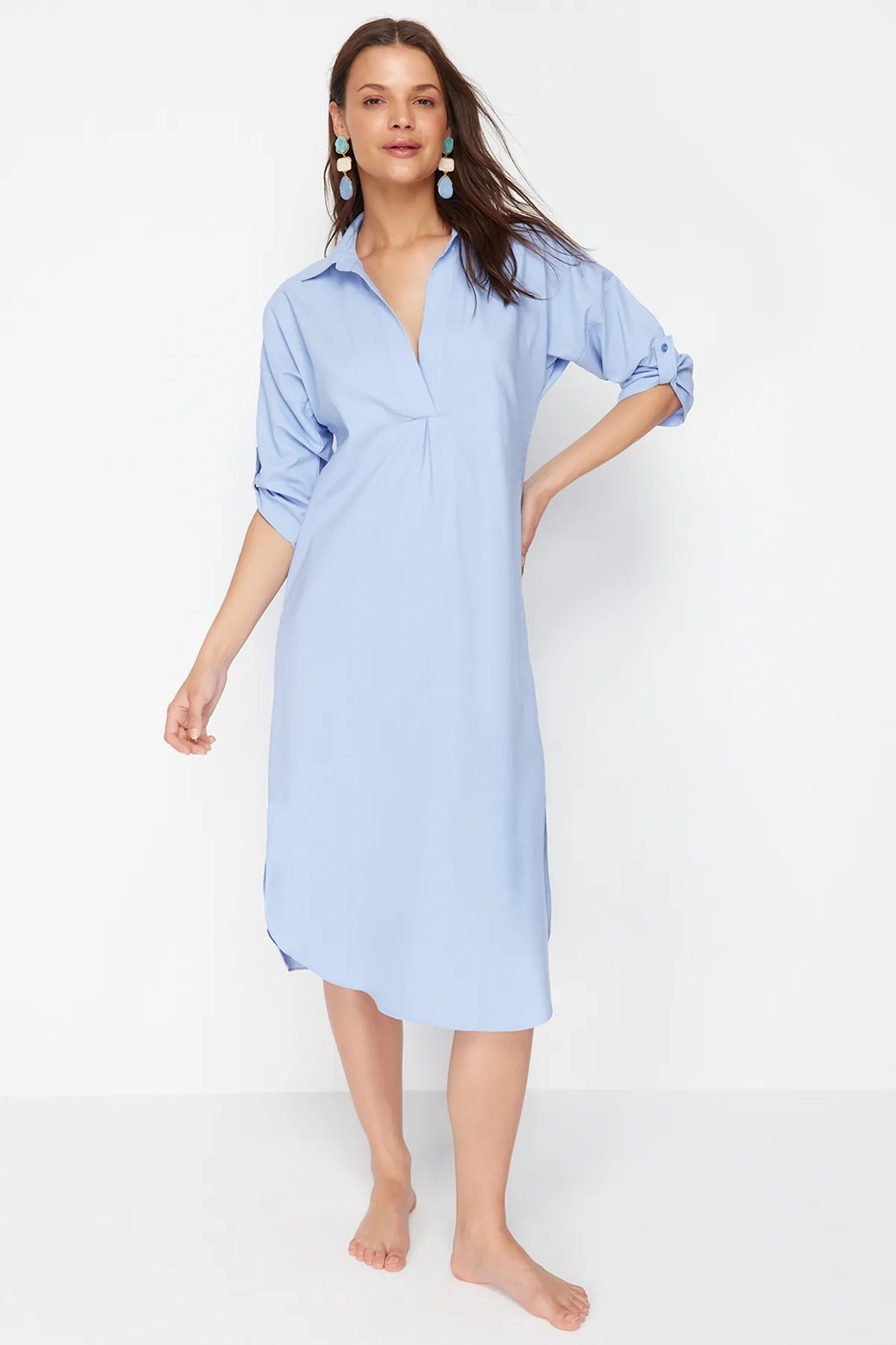 Trendyol Collection  Blaues gewebtes Midi-Strandkleid mit Schlitz TBESS21EL3847