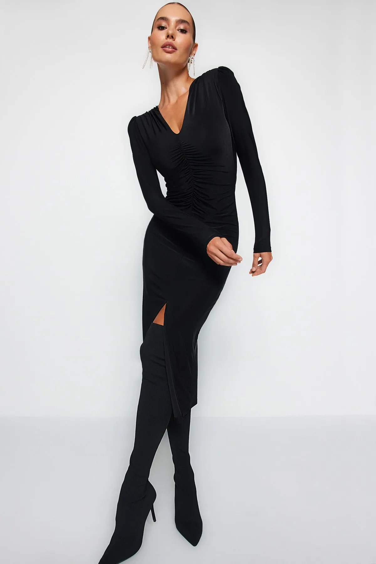 Trendyol Collection  Schwarzes, tailliertes, gestricktes, elegantes Abendkleid TPRAW24EL00079