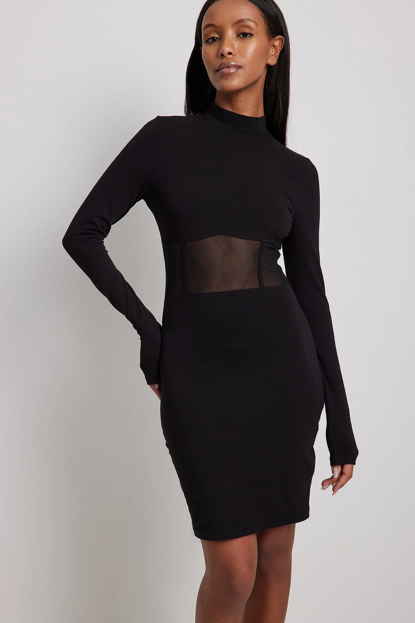 Langärmeliges Minikleid mit Netzeinsatz