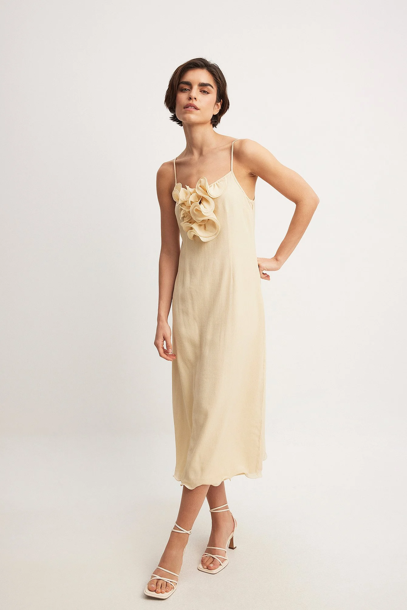 Gerafftes Midikleid aus Krepp