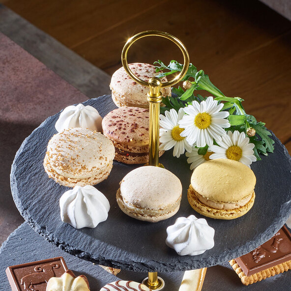 Schiefer Etagere, 3-stöckig, gold