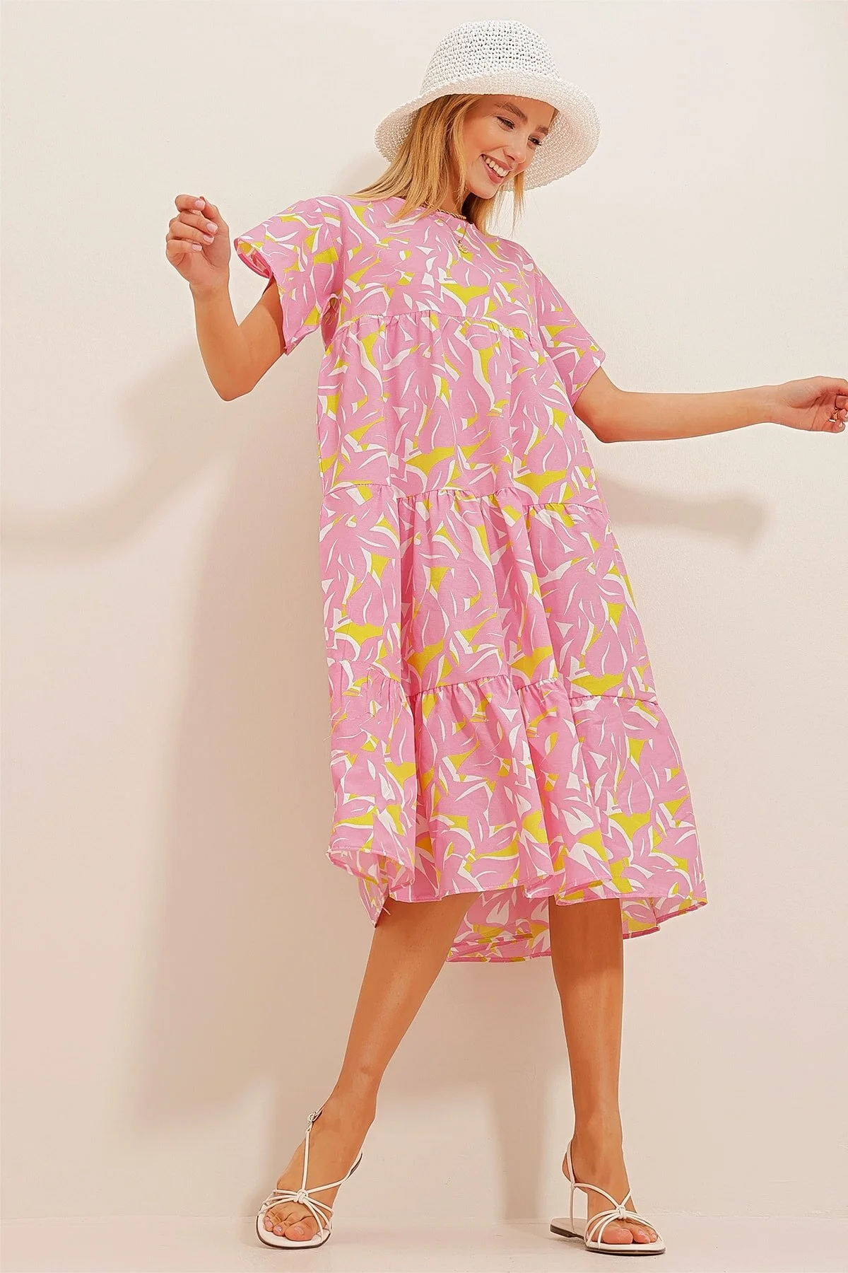 Trend Alaçatı Stili  Rosafarbenes, ölgrünes Popelinekleid mit Volant und Volant und Blumenmuster für Damen ALC-X10241
