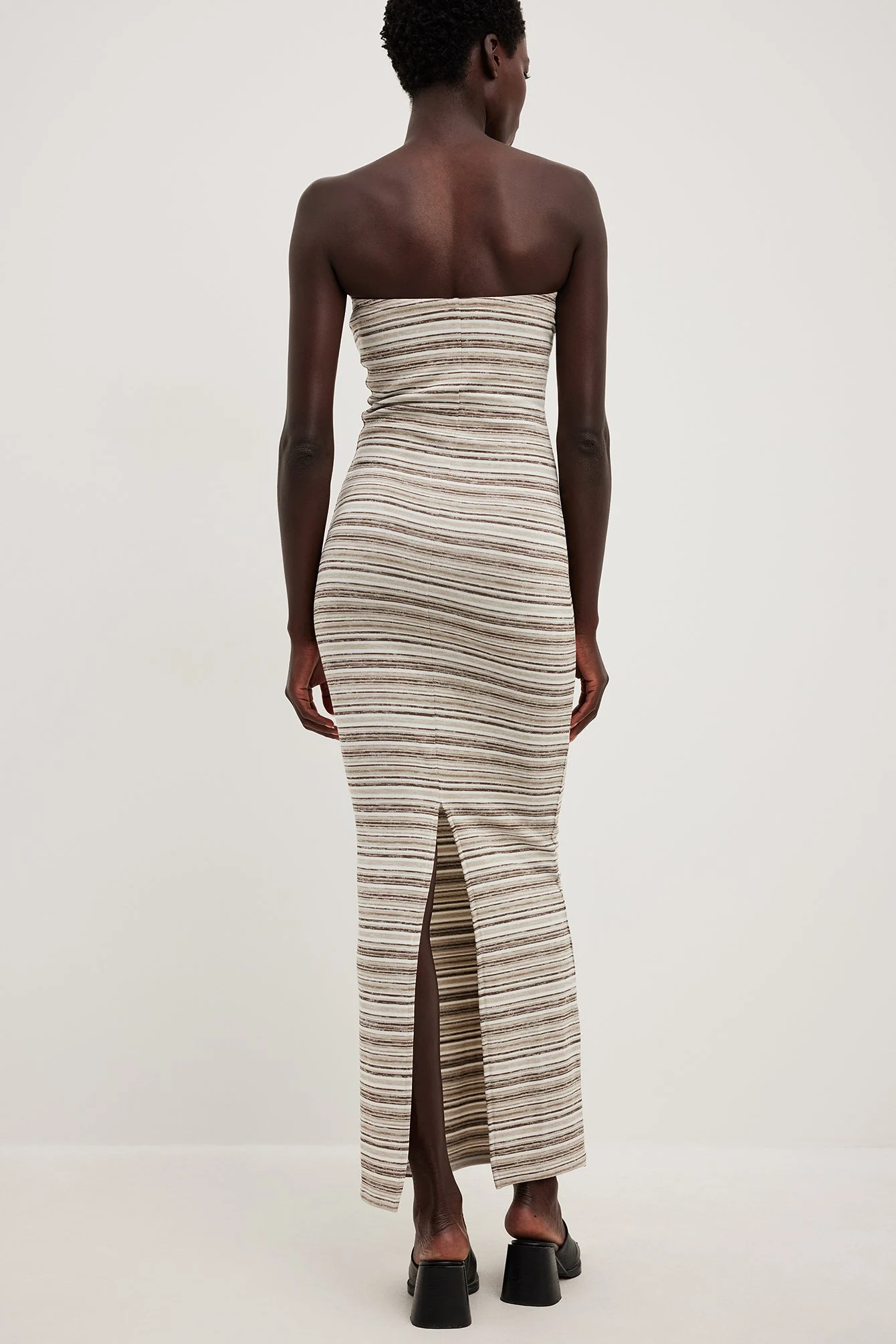 Gestreiftes Bandeau-Midikleid