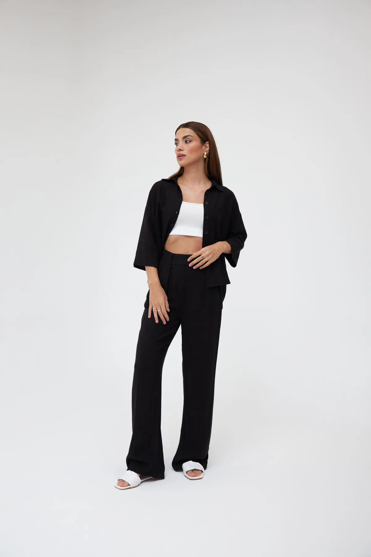 Laluvia  Schwarzes Hemd-Hosen-Doppelset aus Leinen