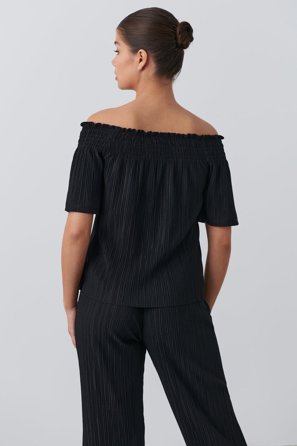 Off shoulder plisse top