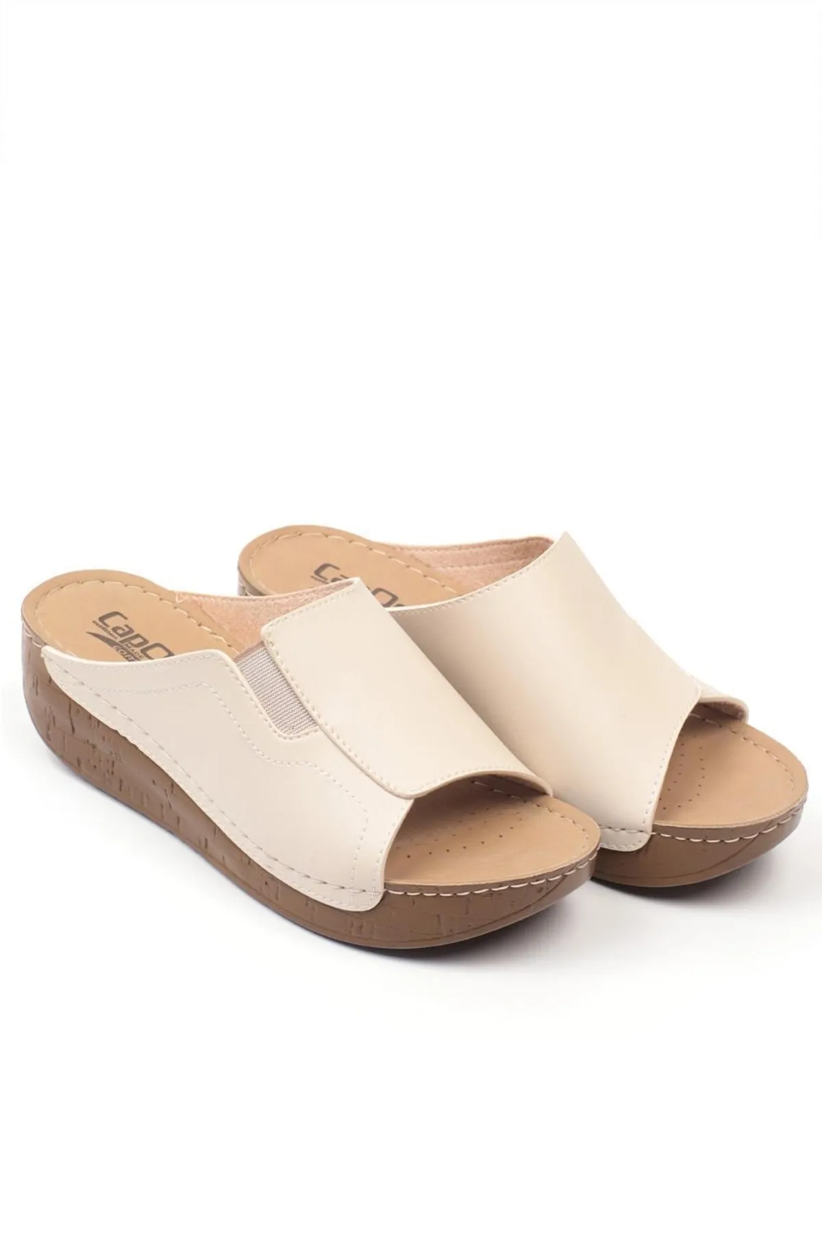 Capone Outfitters  Anatomisch weiche, bequeme Mutterhausschuhe mit Keilabsatz