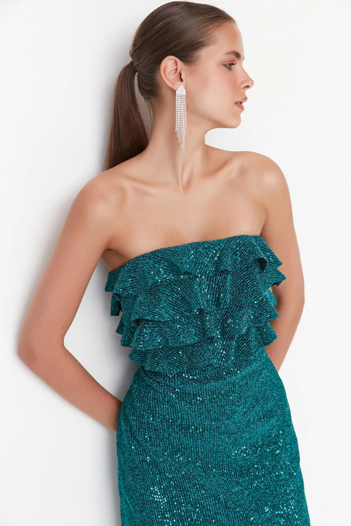 Trendyol Collection  Grünes Pailletten-Abendkleid TPRSS22EL2015