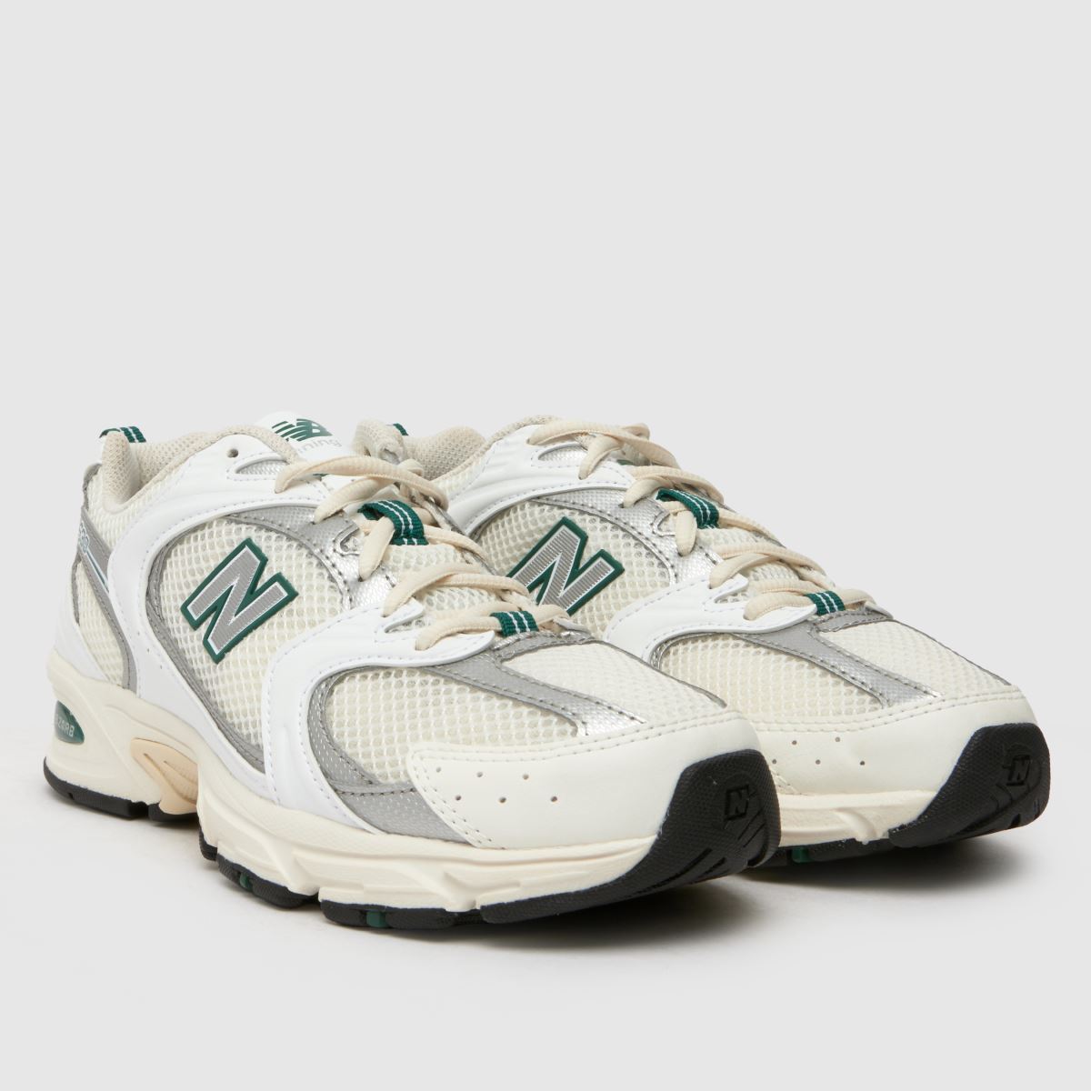 New Balance 530 träningsskor i benvitt med flerfärgad färg