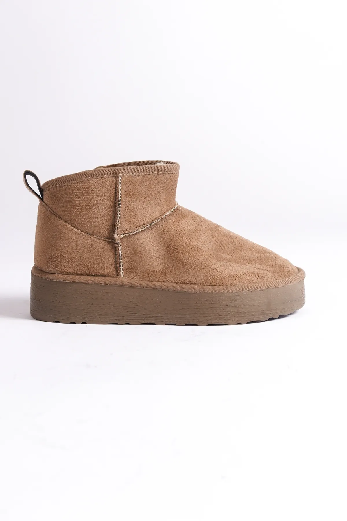 Capone Outfitters  Kurze Damenstiefel mit dicker Sohle und runder Spitze