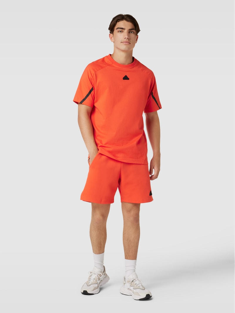 Shorts mit Label-Detail in rot