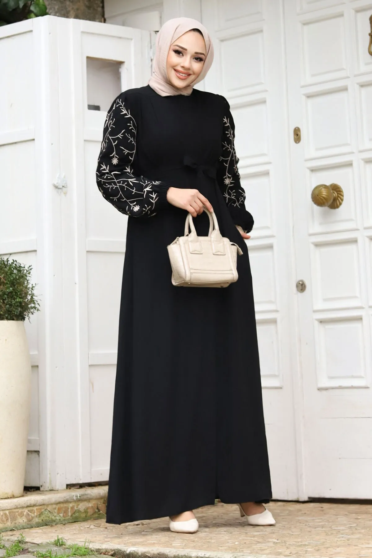 Tesettür Dünyası  Übergröße Griff Stickerei Bestickter Hijab Ferace TSD240120 Schwarz
